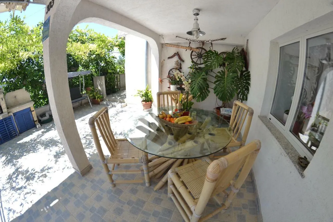 Villa Ester Lopar Apartman